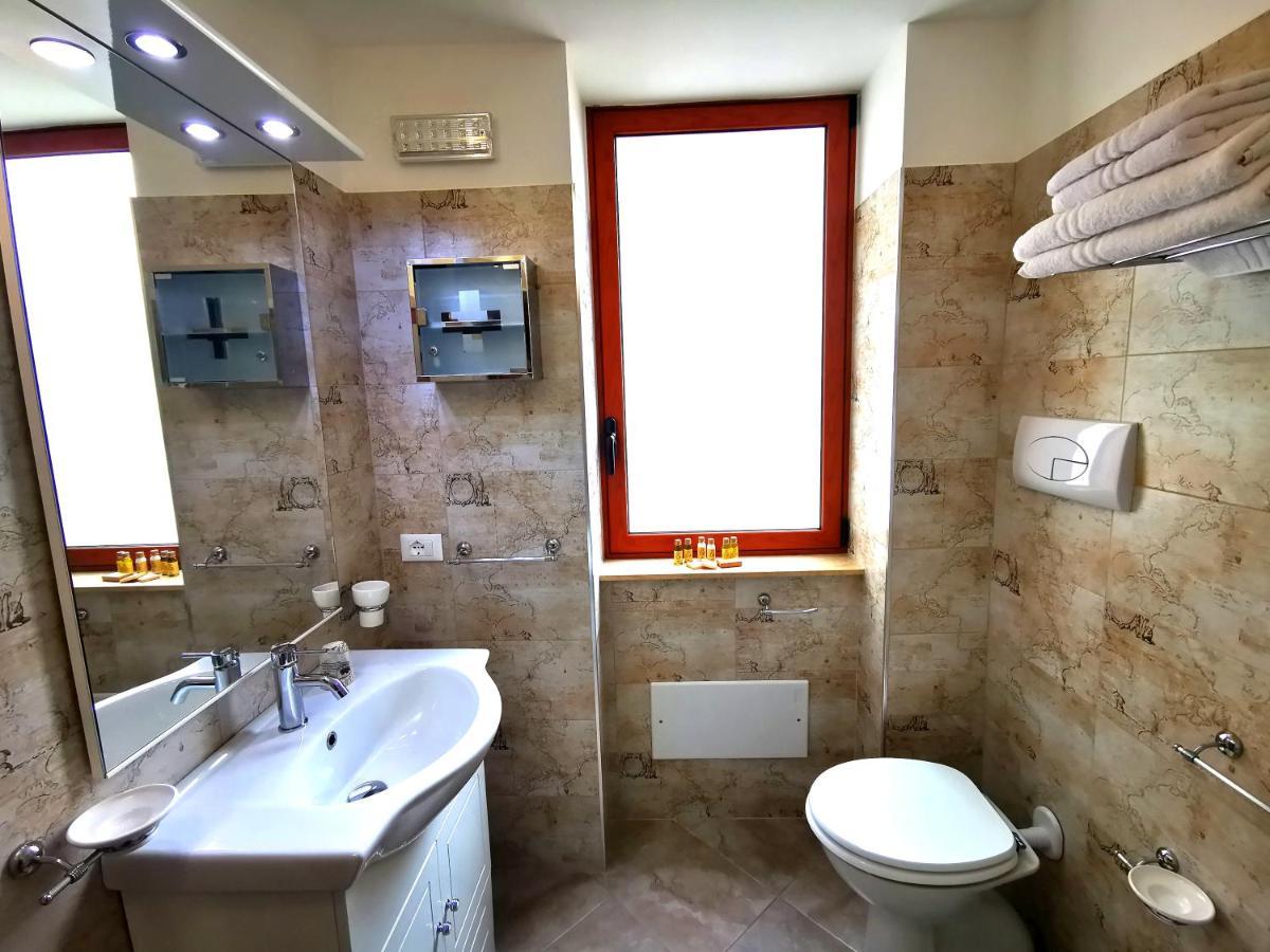 Guru House B&B Apartments 밀라초 외부 사진