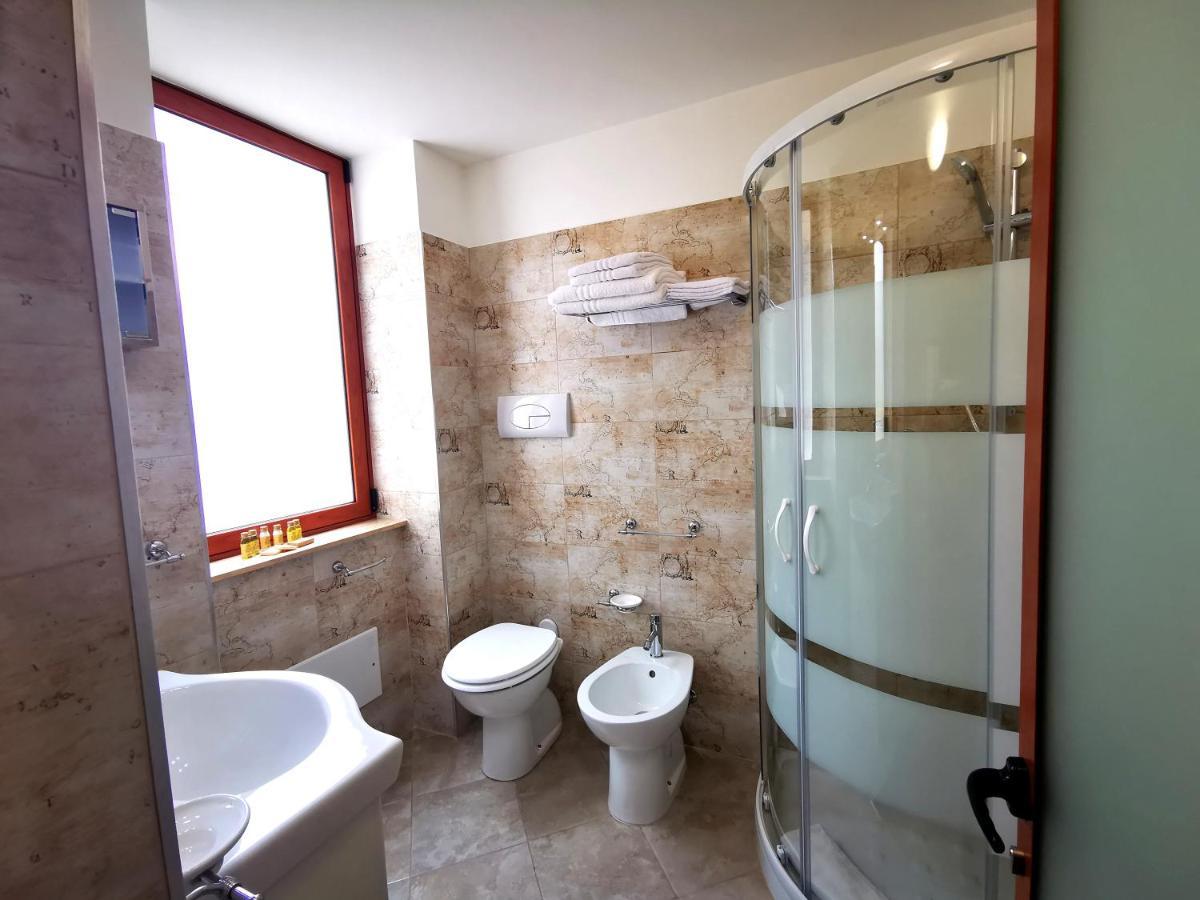 Guru House B&B Apartments 밀라초 외부 사진