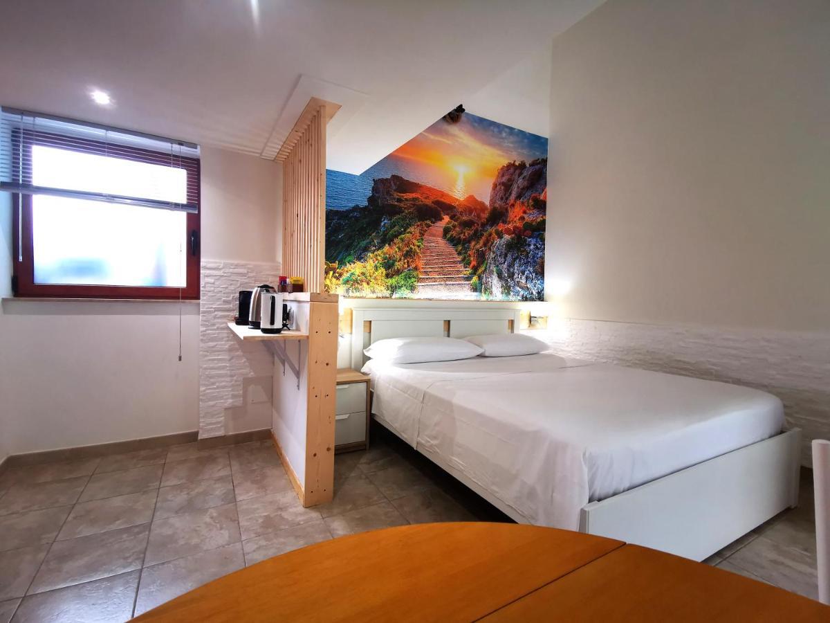 Guru House B&B Apartments 밀라초 외부 사진