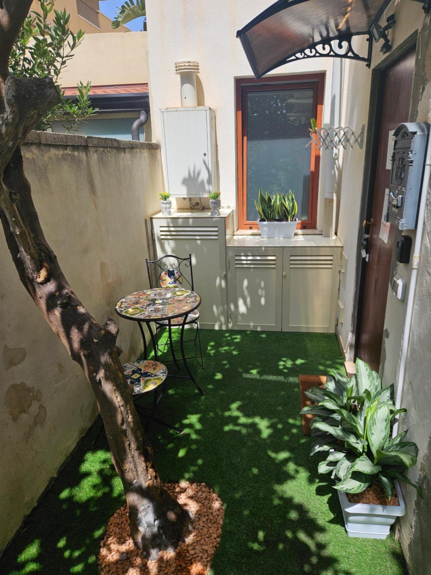 Guru House B&B Apartments 밀라초 외부 사진