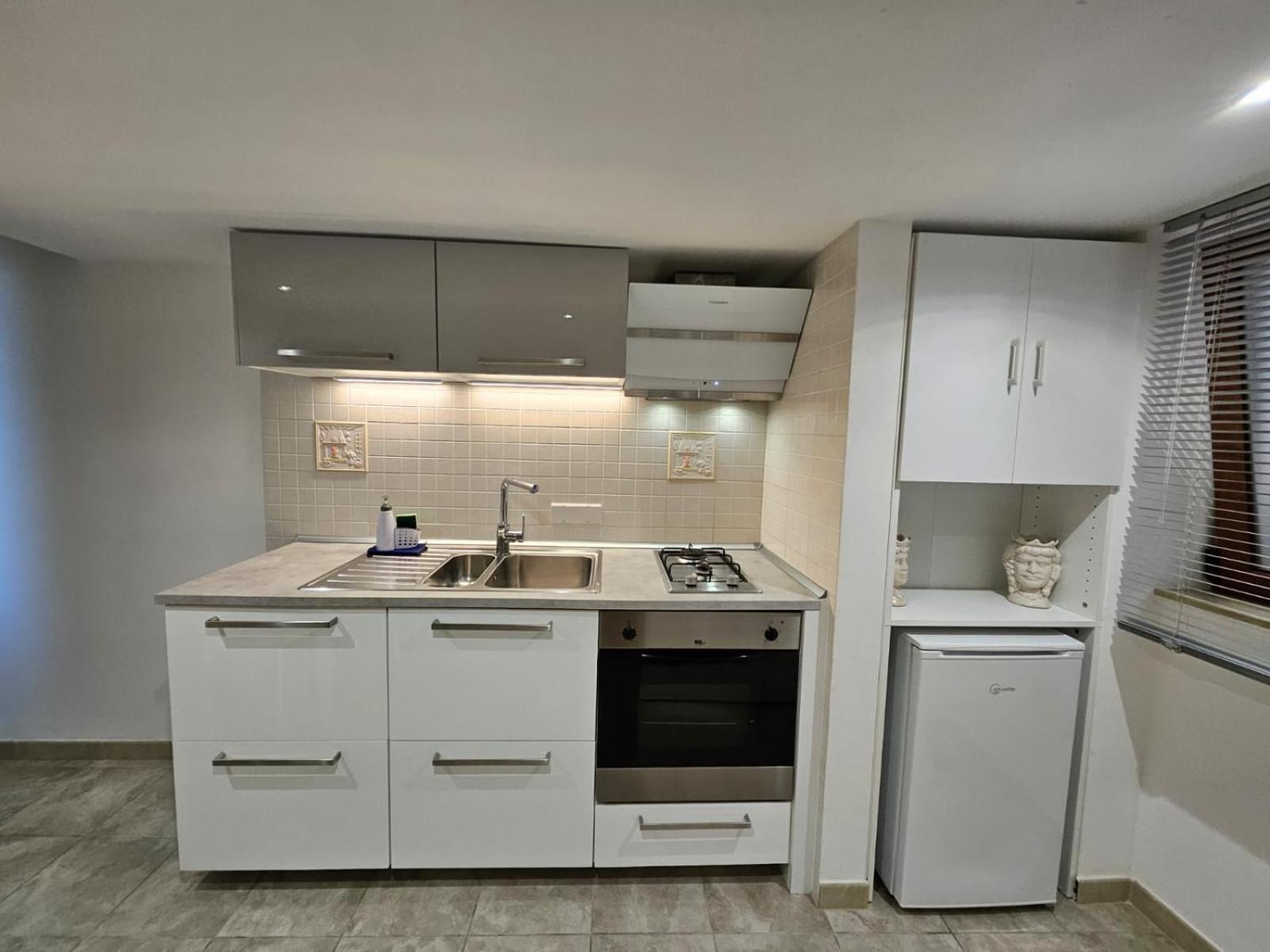 Guru House B&B Apartments 밀라초 외부 사진